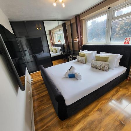 R3 Superking Sized Bed & 75" Tv On The Wall In Clapham Appartement Londen Buitenkant foto